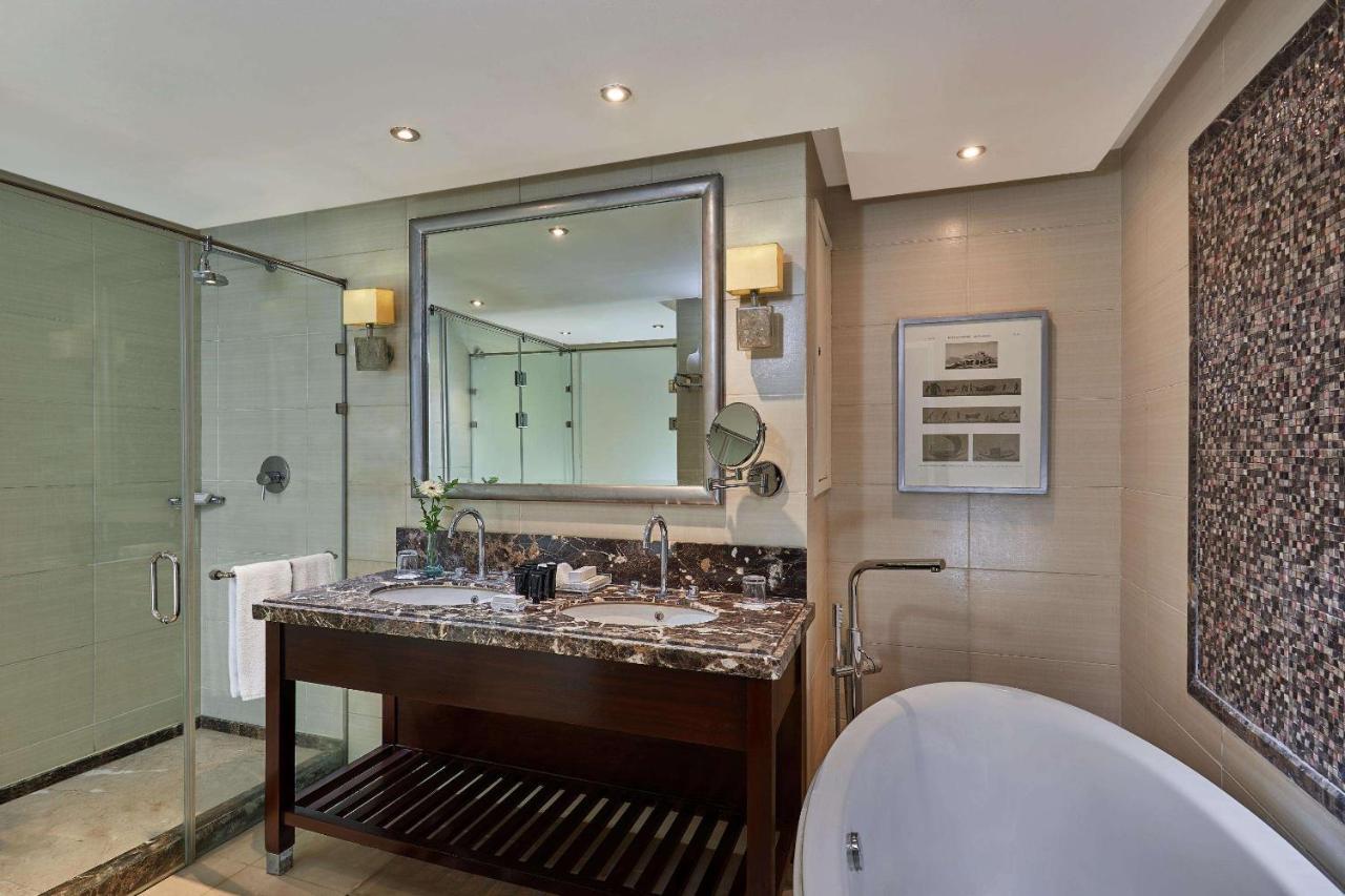 Steigenberger Pyramids Cairo Hotel Al Kawm al Akhdar Buitenkant foto Bathroom