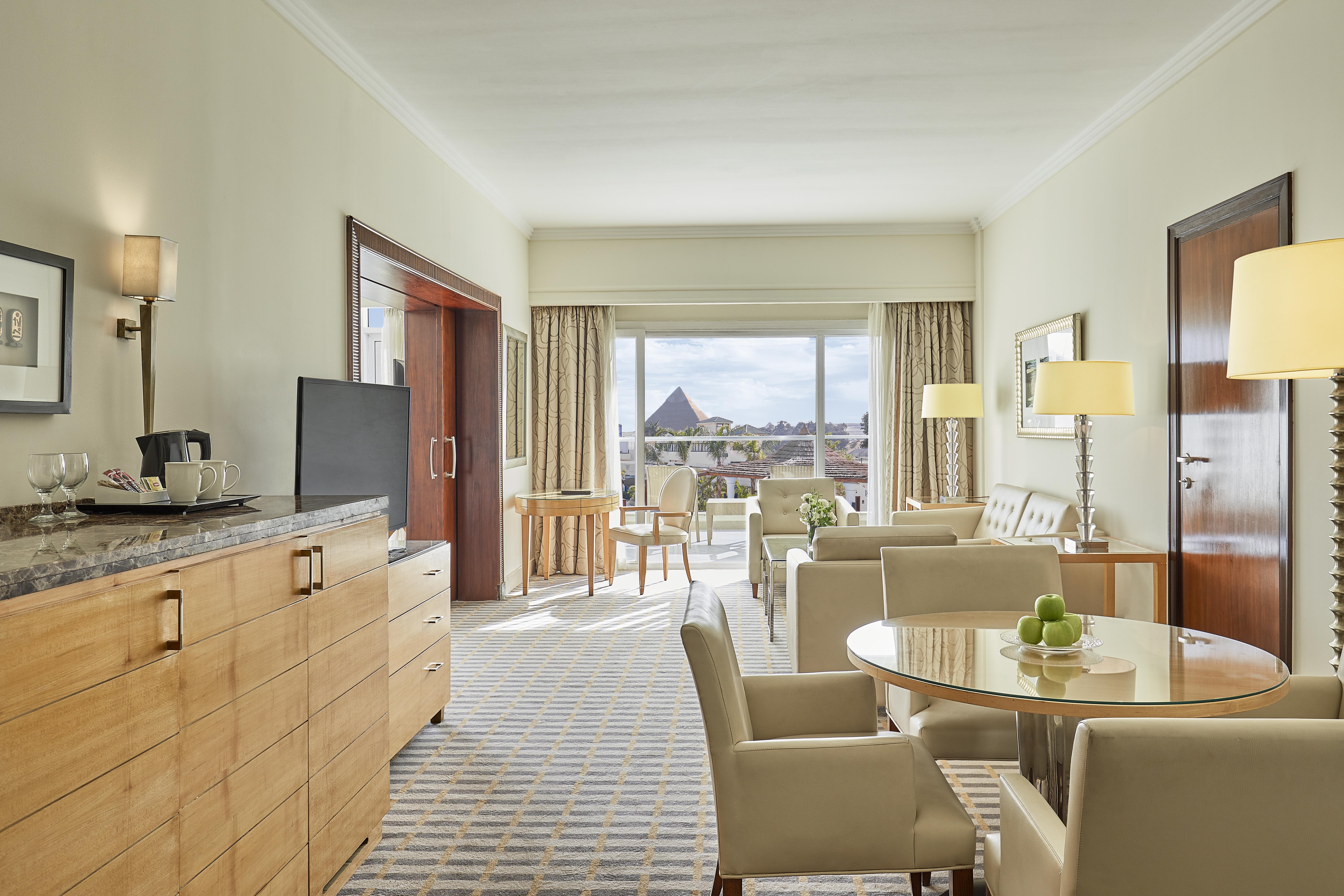 Steigenberger Pyramids Cairo Hotel Al Kawm al Akhdar Buitenkant foto Suite at the Grand Hyatt Cairo