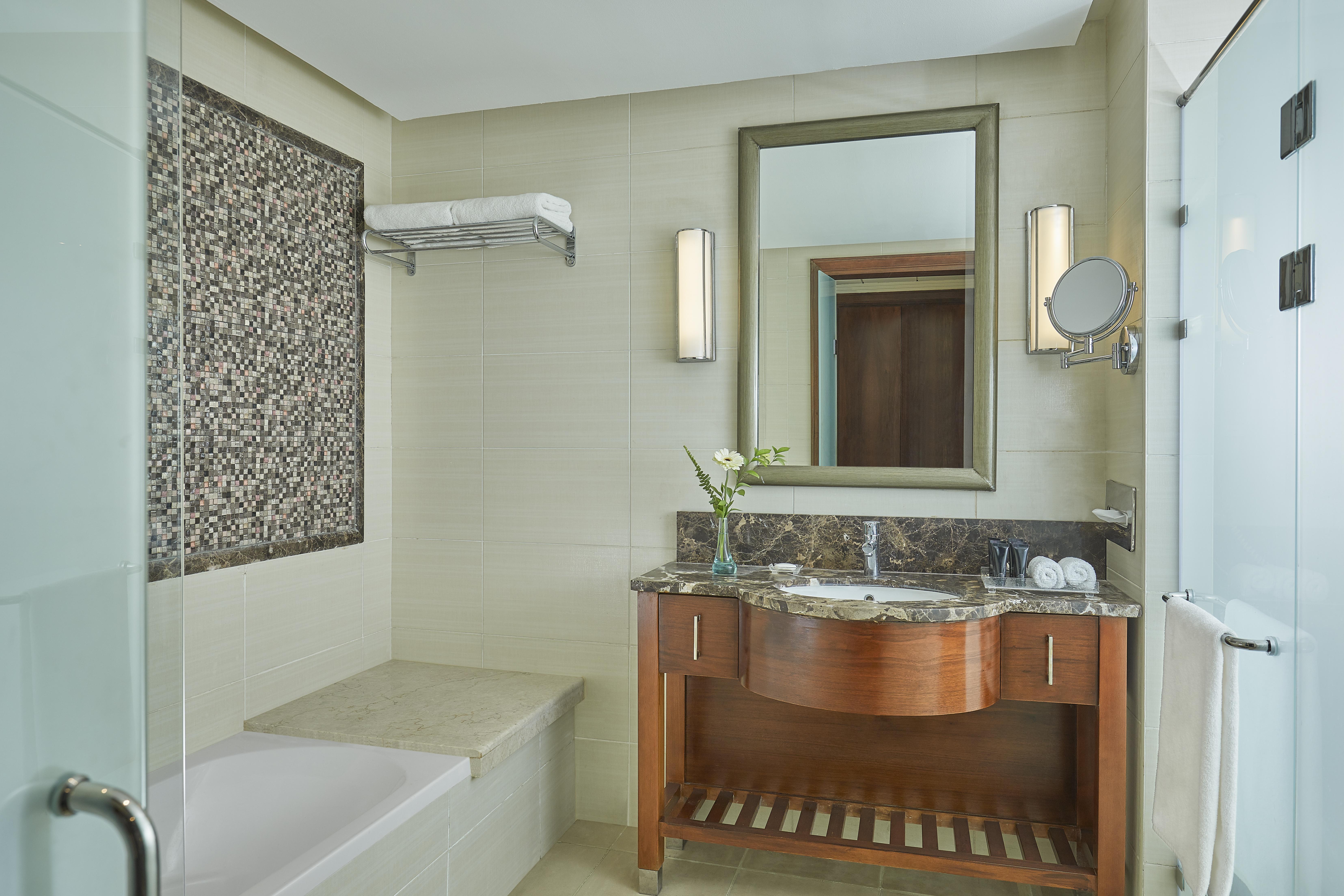 Steigenberger Pyramids Cairo Hotel Al Kawm al Akhdar Buitenkant foto Bathroom