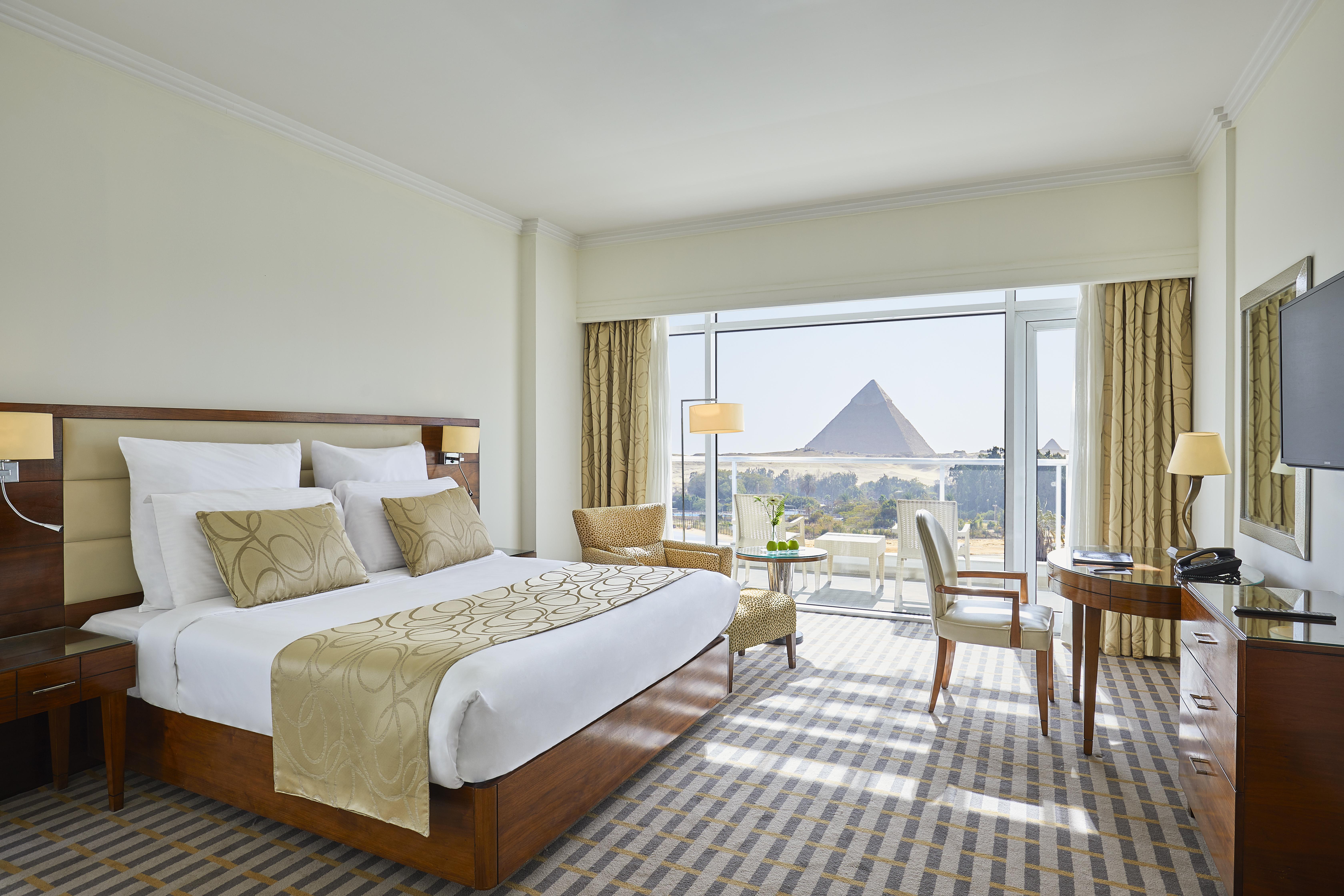 Steigenberger Pyramids Cairo Hotel Al Kawm al Akhdar Buitenkant foto A room at the Grand Pyramids Hotel