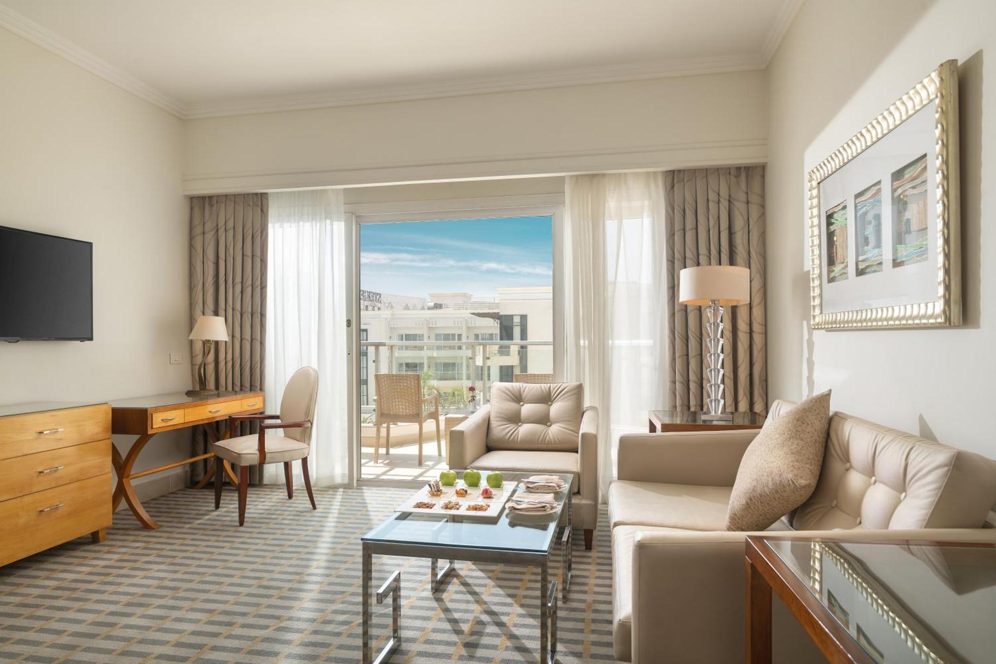 Steigenberger Pyramids Cairo Hotel Al Kawm al Akhdar Buitenkant foto A suite at the Atlantis Paradise Island